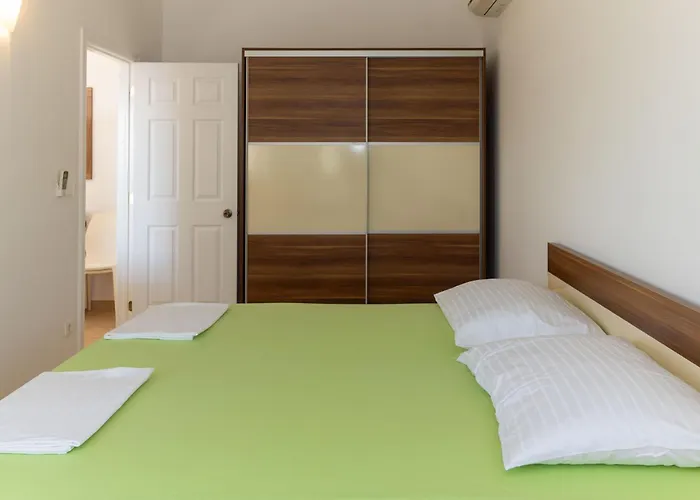 Domo * מאקרסקה