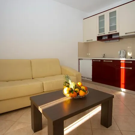 Domo * Макарська