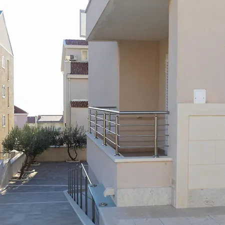 Domo * Макарська